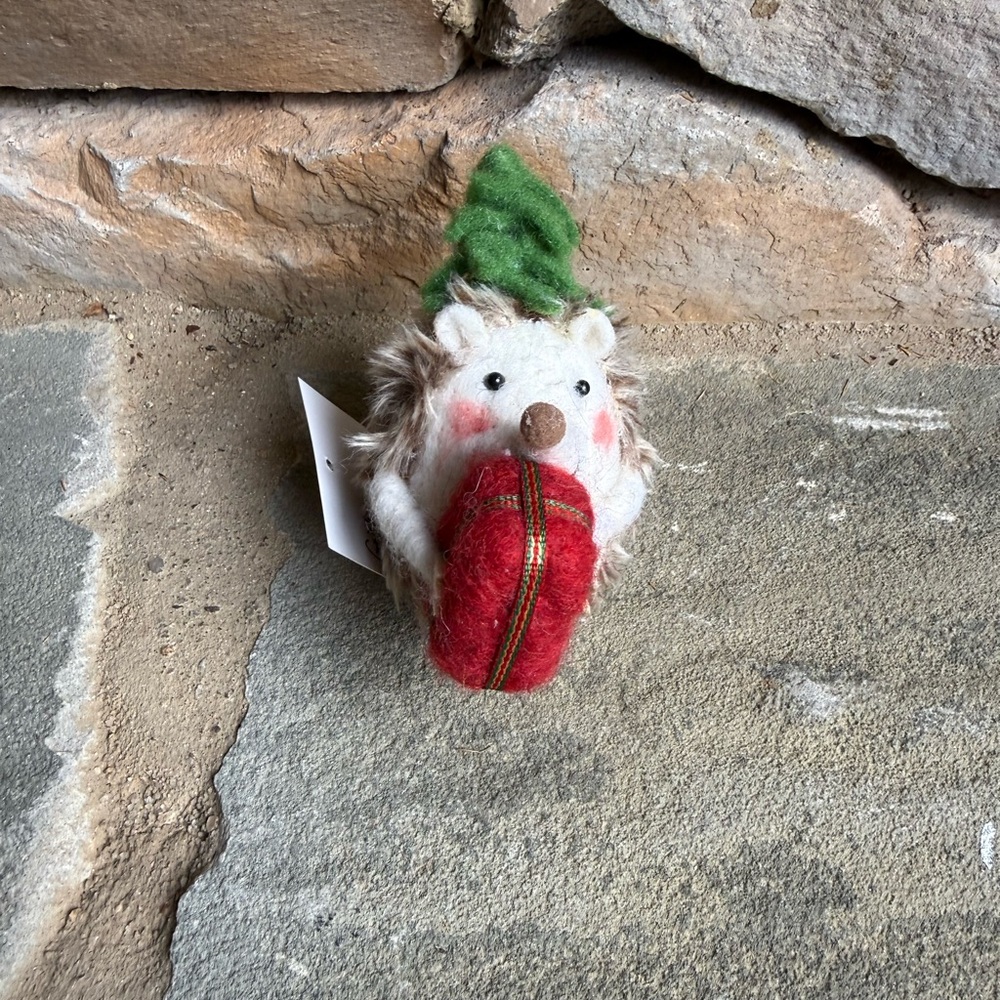 New🌟Anthropologie- Hedgehog With Christmas Tree Hat and Present Ornament